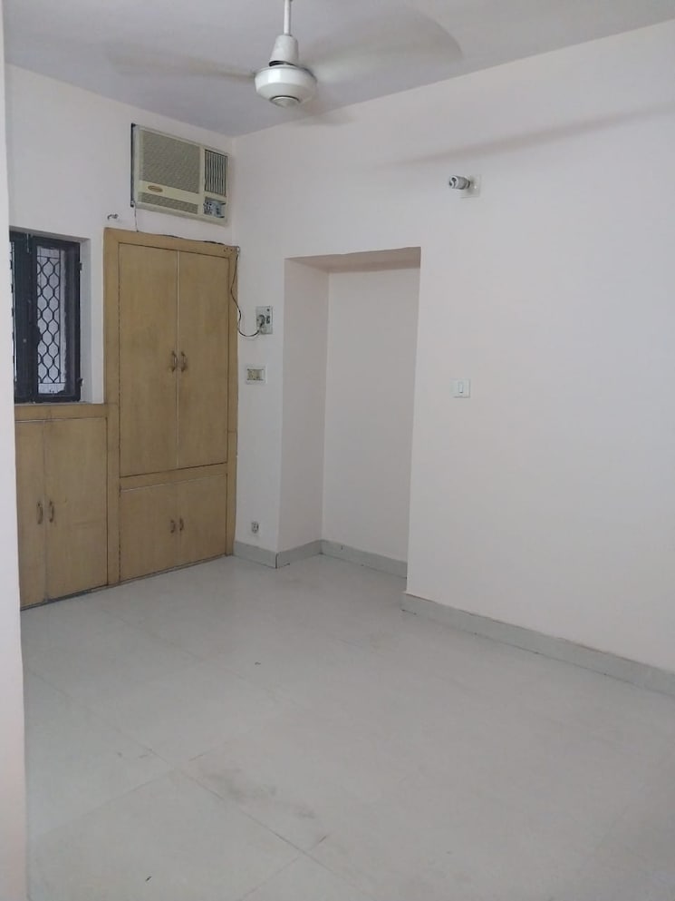 Room, paschim vihar 2 Bedroom 900 Sq.Ft. Apartment In Paschim Vihar Delhi 9282681