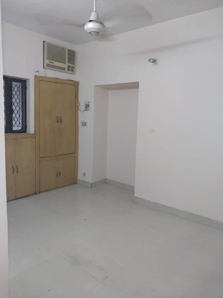 Room, paschim vihar 2 Bedroom 900 Sq.Ft. Apartment In Paschim Vihar Delhi 9282681