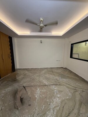 Room in 3 BHK Builder Floor at Paschim Vihar – for Rent