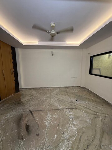 Room in 3 BHK Builder Floor at Paschim Vihar – for Rent