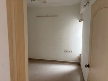 Room in 3 BHK Apartment at Palm de Hoods, Kalyan Nagar – for Sale