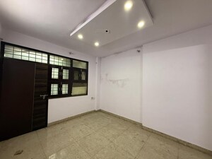 Room in 2 BHK Apartment at Paschim Vihar – for Rent
