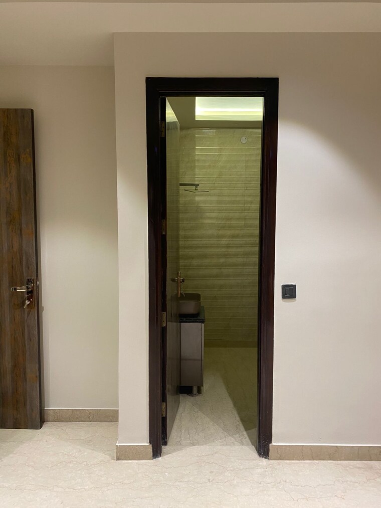 Attached Bathroom, paschim vihar 3 Bedroom 1500 Sq.Ft. Builder Floor In Paschim Vihar Delhi 9282718