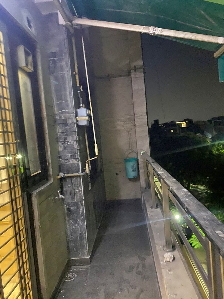 Balcony, paschim vihar 3 Bedroom 1500 Sq.Ft. Builder Floor In Paschim Vihar Delhi 9282718