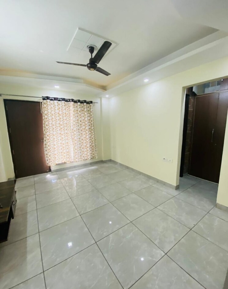 Bathroom, paschim vihar 3 Bedroom 1800 Sq.Ft. Builder Floor In Paschim Vihar Delhi 9282726