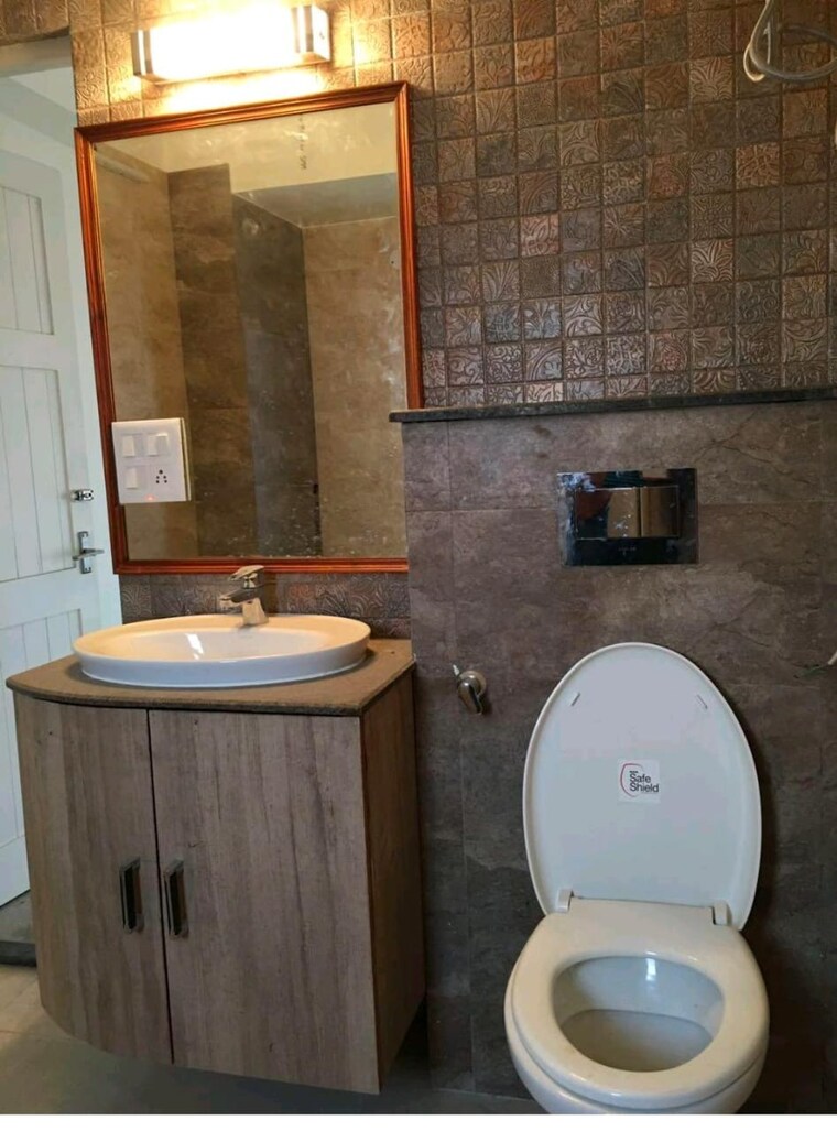 Bathroom, east of kailash 3 Bedroom 1600 Sq.Ft. Builder Floor In East Of Kailash Delhi 9282729