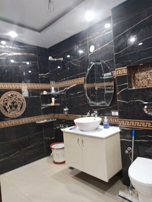 Team Area in 3.5 BHK Builder Floor at Sector 21c – for Rent