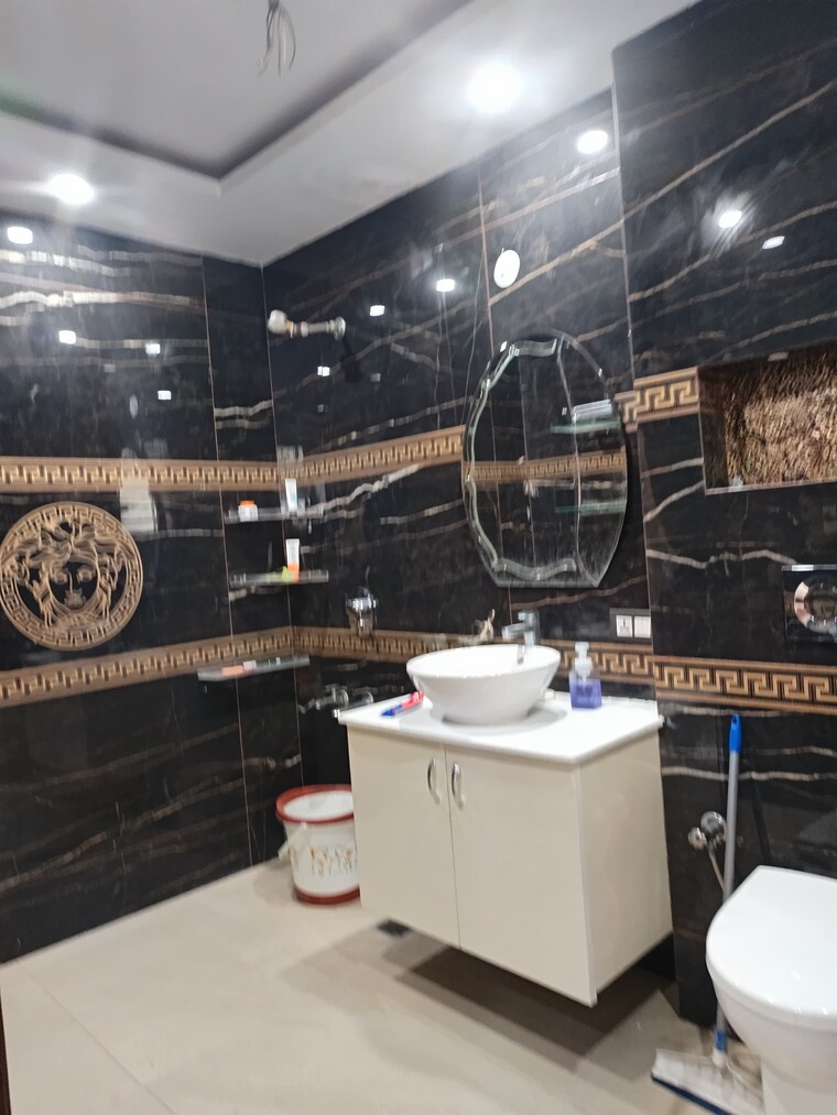 Team Area, sector 21c 3.5 Bedroom 350 Sq.Yd. Builder Floor In Sector 21c Faridabad 9282741