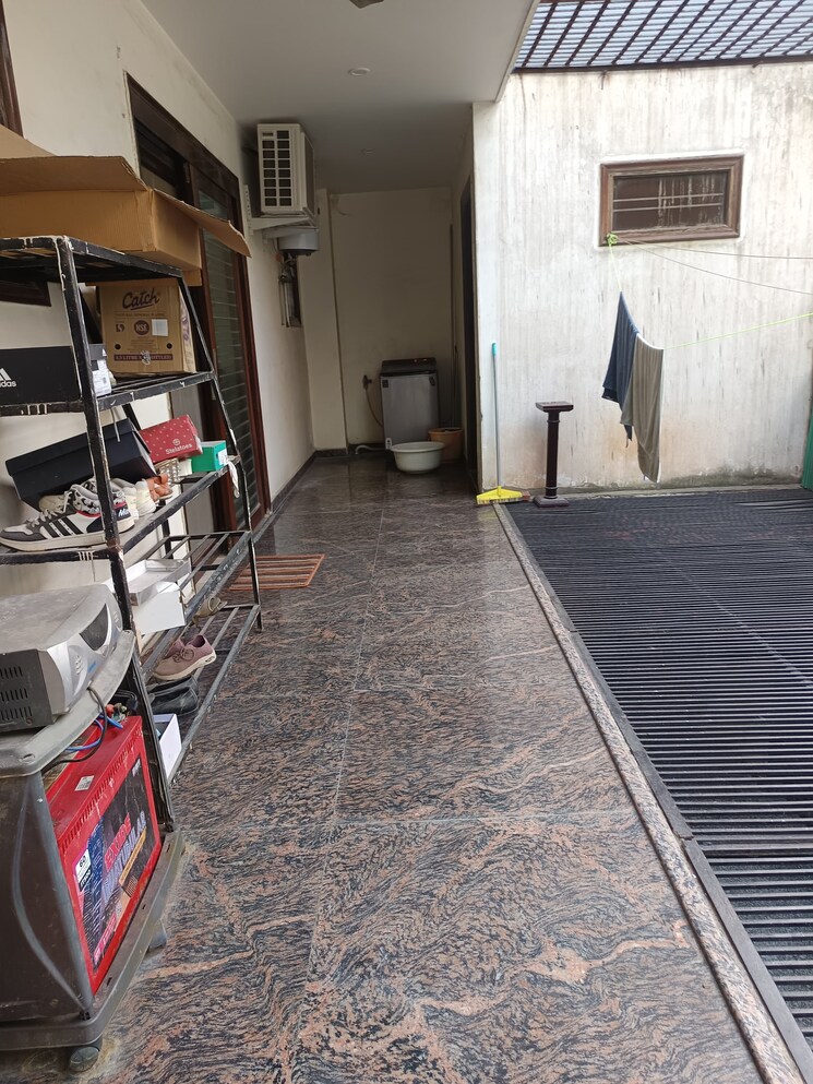  Parking, sector 21c 3.5 Bedroom 350 Sq.Yd. Builder Floor In Sector 21c Faridabad 9282741