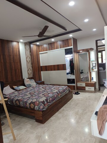 Bedroom in 3.5 BHK Builder Floor at Sector 21c – for Rent
