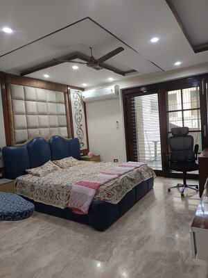 Bedroom in 3.5 BHK Builder Floor at Sector 21c – for Rent