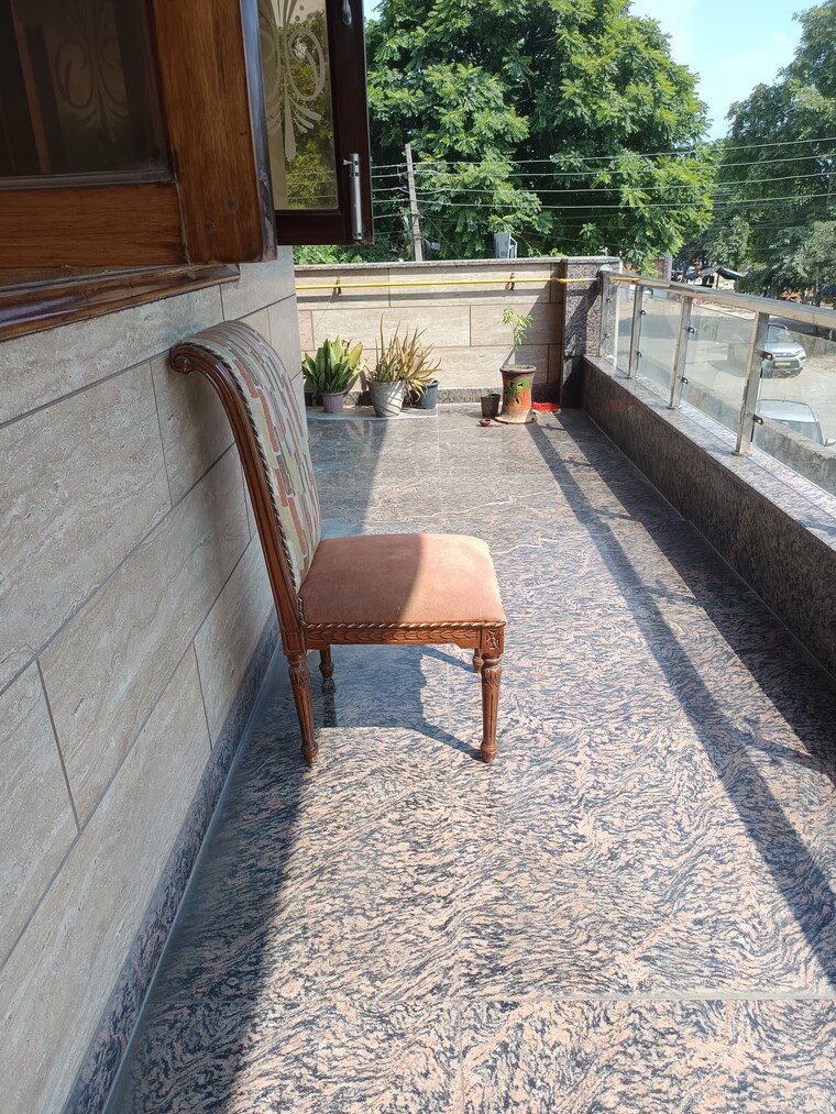 Balcony, sector 21c 3.5 Bedroom 350 Sq.Yd. Builder Floor In Sector 21c Faridabad 9282741