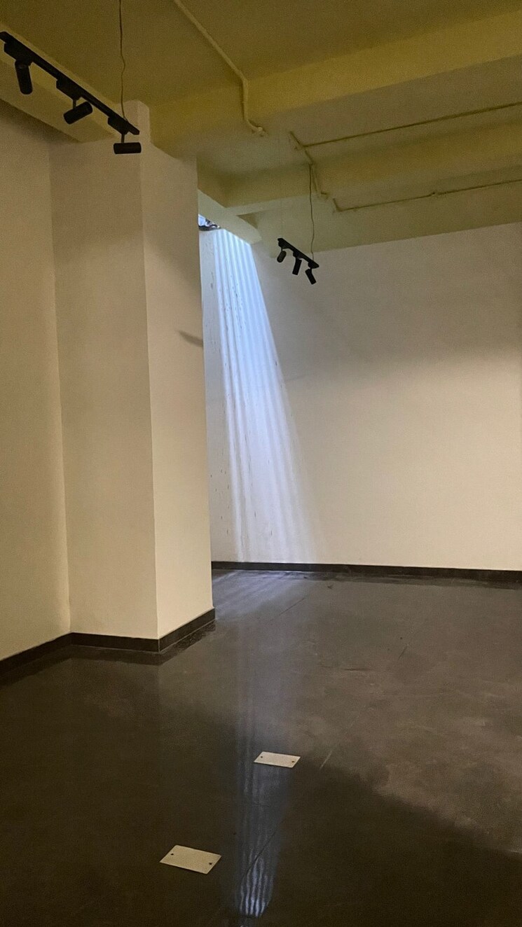 Room, chittaranjan park Commercial Office Space 2000 Sq.Ft. In Chittaranjan Park Delhi 9282740