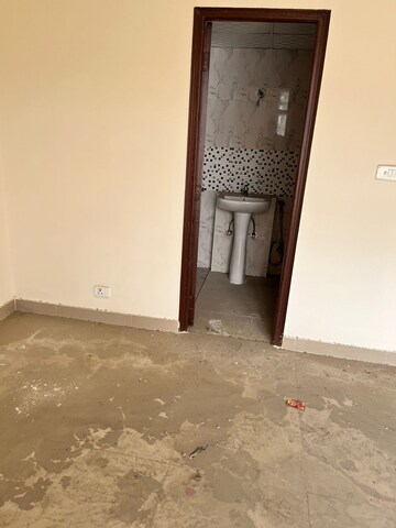 Room in 3 BHK Apartment at Rise Organic Ghar, Lal Kuan – for Sale