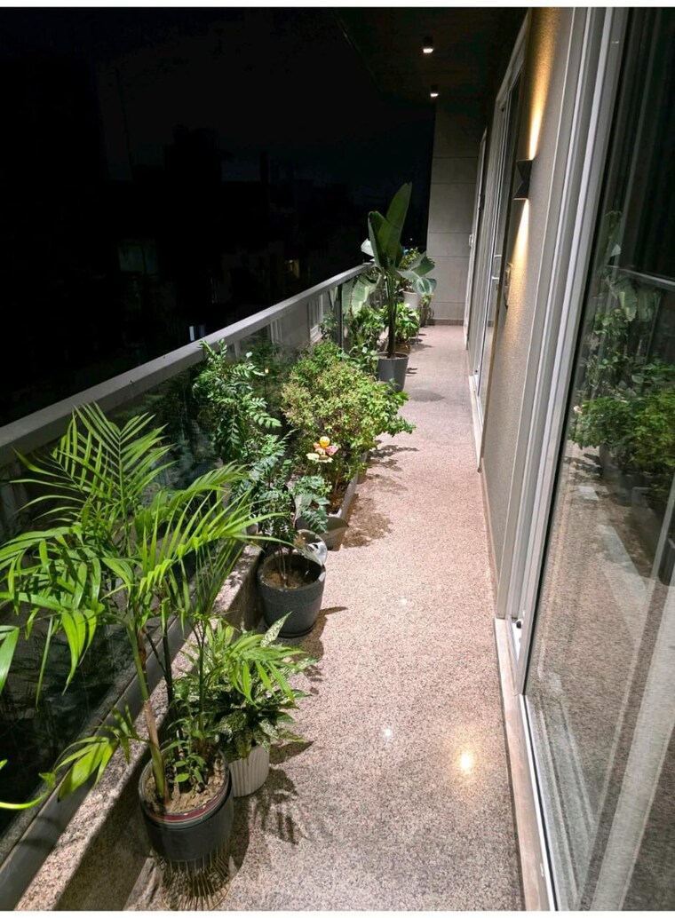 Balcony, chittaranjan park 4 Bedroom 2700 Sq.Ft. Builder Floor In Chittaranjan Park Delhi 9282777