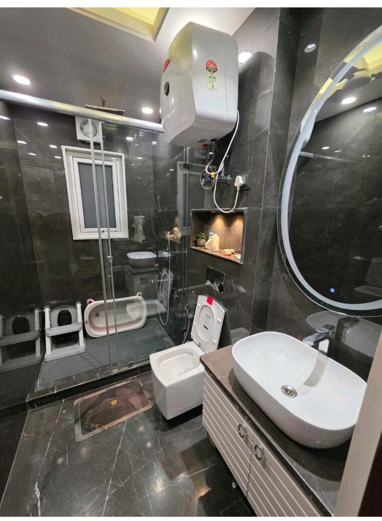 Gym, chittaranjan park 4 Bedroom 2700 Sq.Ft. Builder Floor In Chittaranjan Park Delhi 9282777