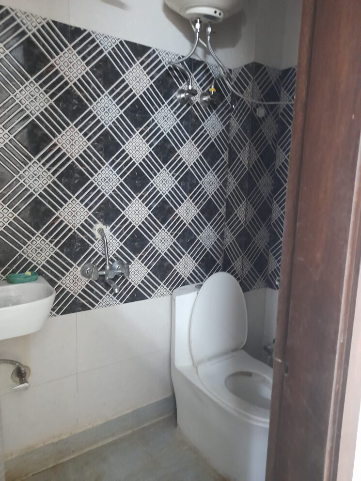 Bathroom, govindpuri 1 Bedroom 400 Sq.Ft. Builder Floor In Govindpuri Delhi 9282778