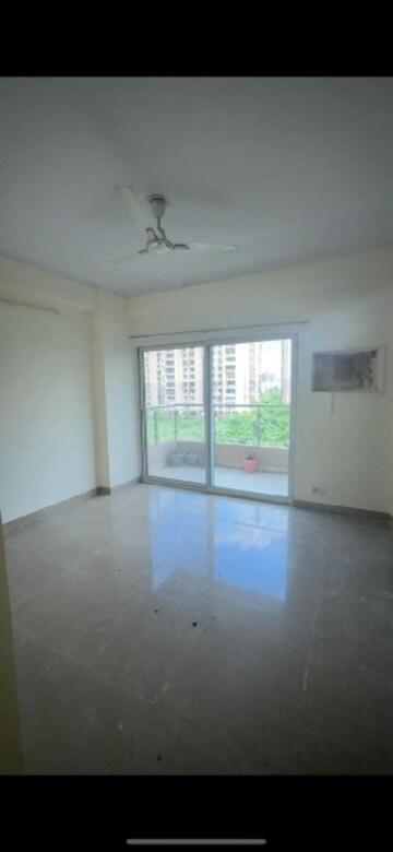 Room in 3 BHK Apartment at Gaurs Cascades, Raj Nagar Extension – for Rent