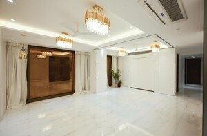 Room in 3 BHK Apartment at Worli – for Rent