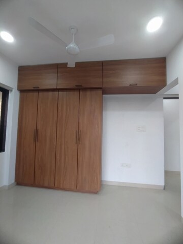 Room in 3 BHK Apartment at Versova – for Rent
