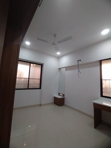 Room in 3 BHK Apartment at Versova – for Rent
