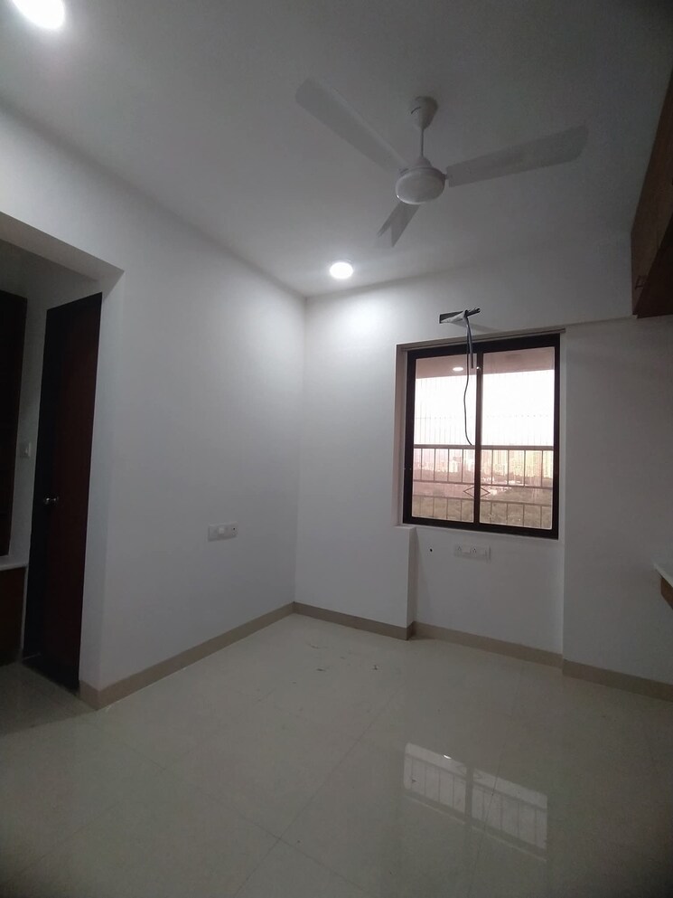 Room, versova 3 Bedroom 900 Sq.Ft. Apartment In Versova Mumbai 9282837