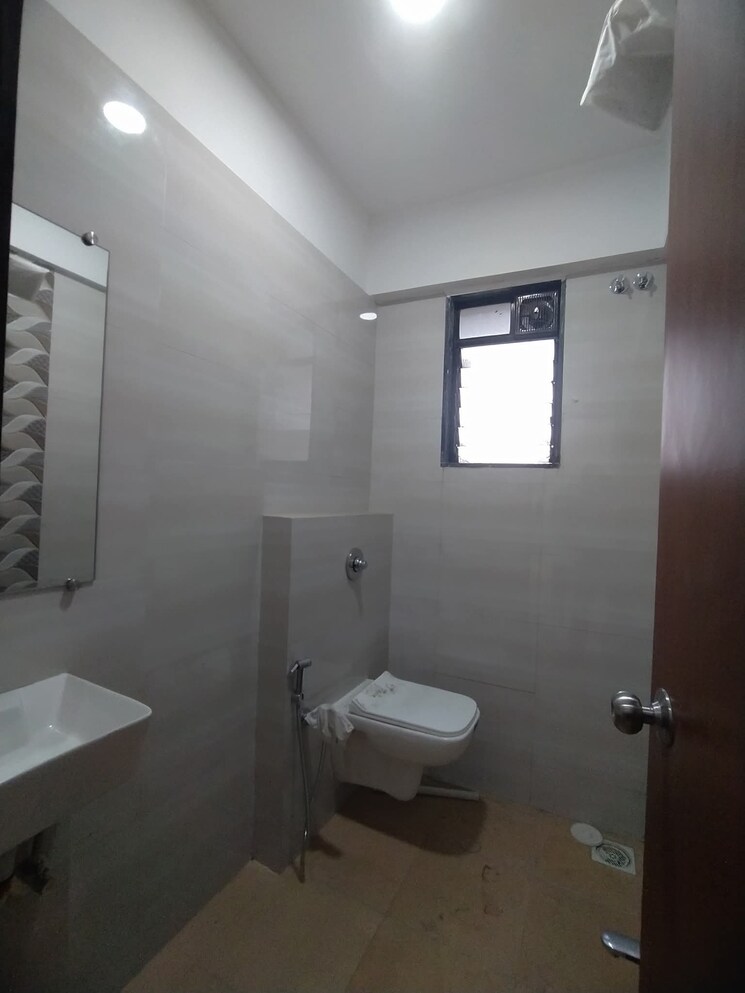 Bathroom, versova 3 Bedroom 900 Sq.Ft. Apartment In Versova Mumbai 9282837