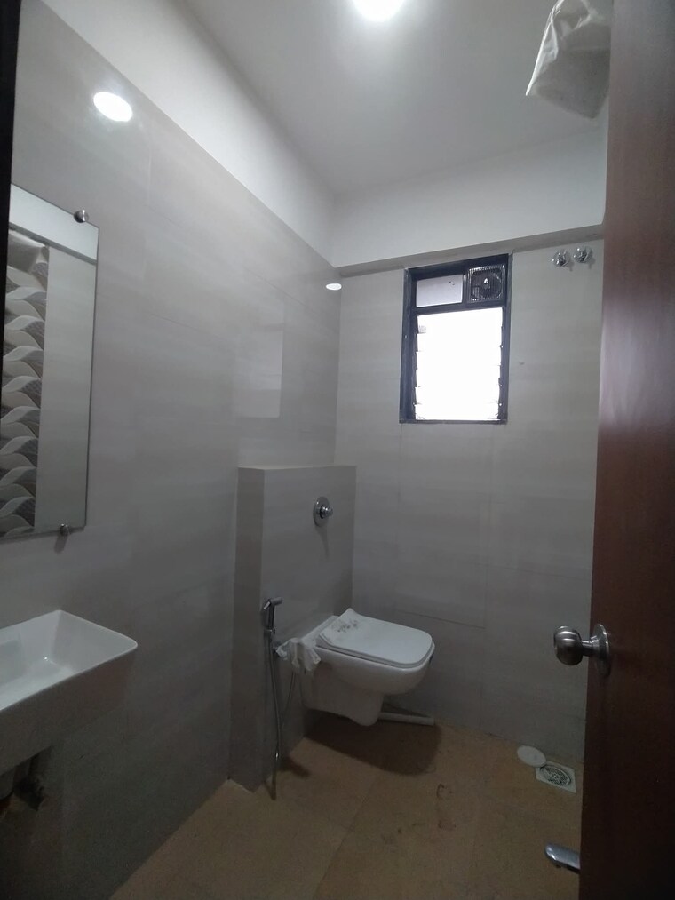Bathroom, versova 3 Bedroom 900 Sq.Ft. Apartment In Versova Mumbai 9282837