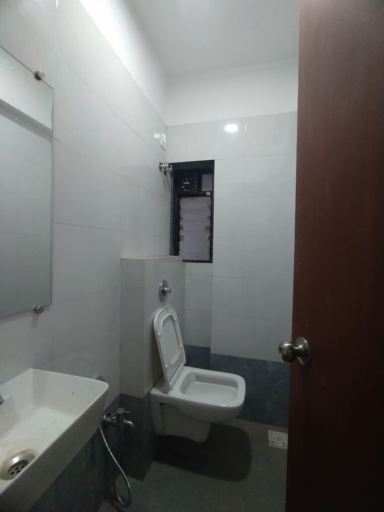 Bathroom, versova 3 Bedroom 900 Sq.Ft. Apartment In Versova Mumbai 9282837