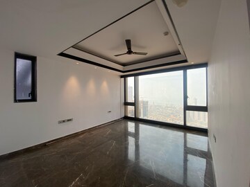 Room in 4 BHK Apartment at Worli – for Rent