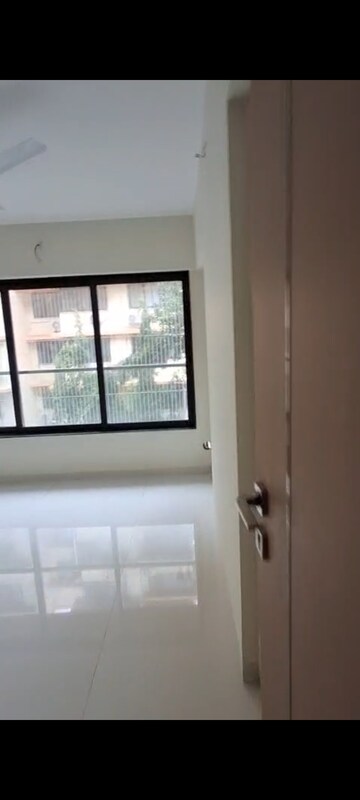 Room in 3 BHK Apartment at Pruthvi Pushpanjali, Vile Parle East – for Rent