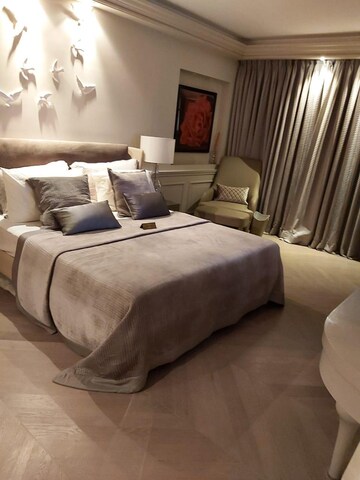 Bedroom in 4 BHK Apartment at Prabhadevi – for Rent