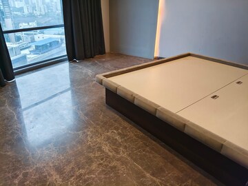 Room in 4 BHK Apartment at Lower Parel – for Rent