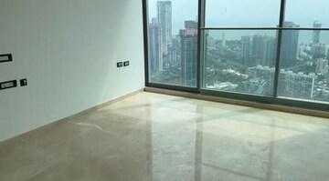 Room in 4 BHK Apartment at Prabhadevi – for Rent