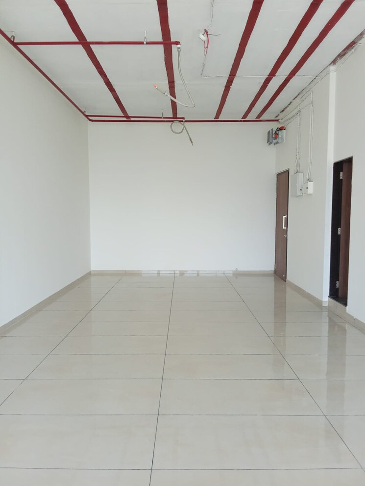 Room, chandak-unicorn Commercial Office Space 668 Sq.Ft. In Andheri West Mumbai 9282874