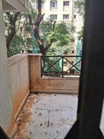 Room in 2 BHK Apartment at Sayali Garden, Aundh – for Sale