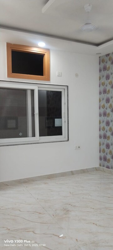 Room in 1 BHK Builder Floor at Govindpuri – for Rent