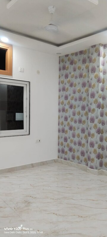 Room in 1 BHK Builder Floor at Govindpuri – for Rent