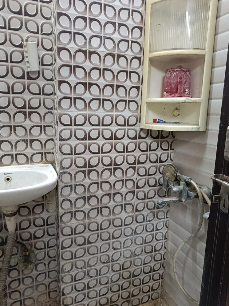 Bathroom, govindpuri 2 Bedroom 580 Sq.Ft. Builder Floor In Govindpuri Delhi 9282934