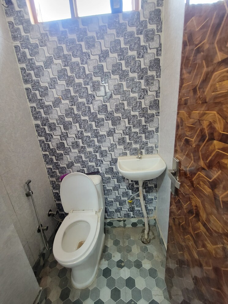 Bathroom, govindpuri 3 Bedroom 920 Sq.Ft. Builder Floor In Govindpuri Delhi 9282938