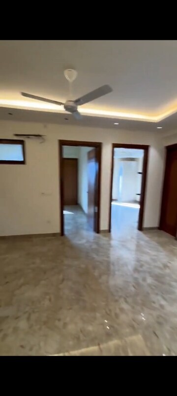 Room in 4 BHK Builder Floor at Sector 45 – for Rent