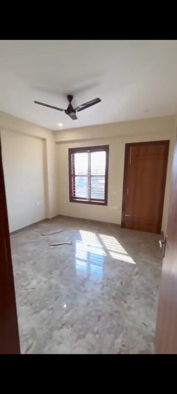 Room in 4 BHK Builder Floor at Sector 45 – for Rent