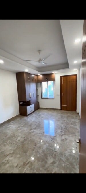 Room in 4 BHK Builder Floor at Sector 45 – for Rent