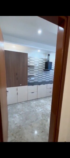 Room in 4 BHK Builder Floor at Sector 45 – for Rent