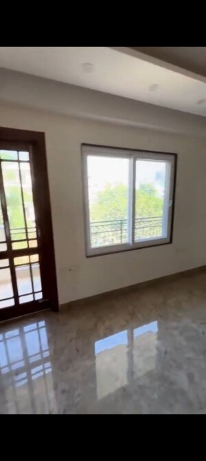 Room in 4 BHK Builder Floor at Sector 45 – for Rent