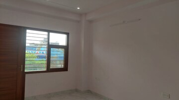 Room in 3.5 BHK Builder Floor at Sector 45 – for Rent