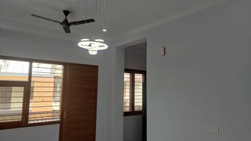 Room in 3.5 BHK Builder Floor at Sector 45 – for Rent