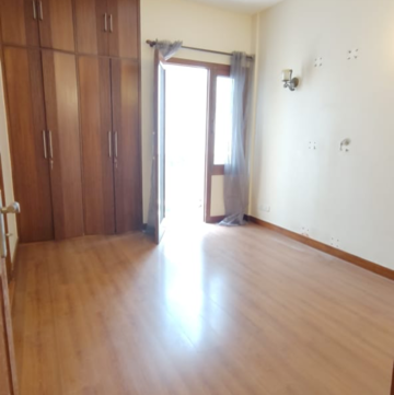 Room in 3.5 BHK Builder Floor at Vasant Vihar – for Rent