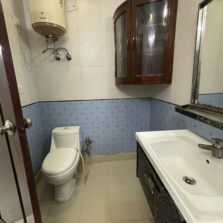 Bathroom, malviya nagar 3 Bedroom 1200 Sq.Ft. Builder Floor In Malviya Nagar Delhi 9283031