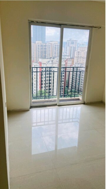 Room in 3 BHK Apartment at Vijay Orovia, Ghodbunder Road – for Sale